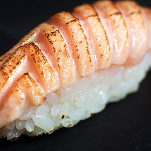 Nigiri ventresca salmón flameado ( 2 unidades)